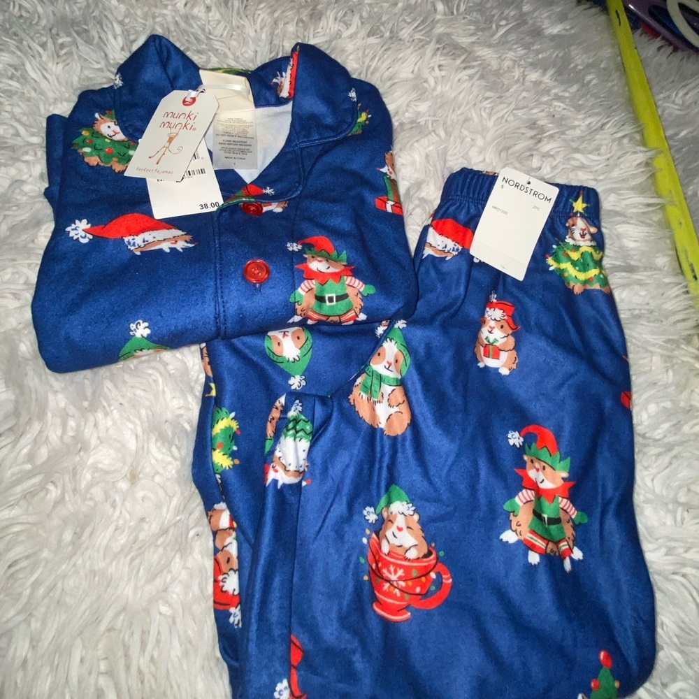CHRISTMAS SALE $10 Munki Munki Santa perfect pajama Set size 5 Christmas